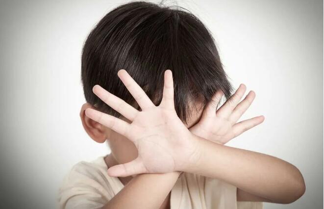 很多家长在得知孩子被诊断为孤独症后